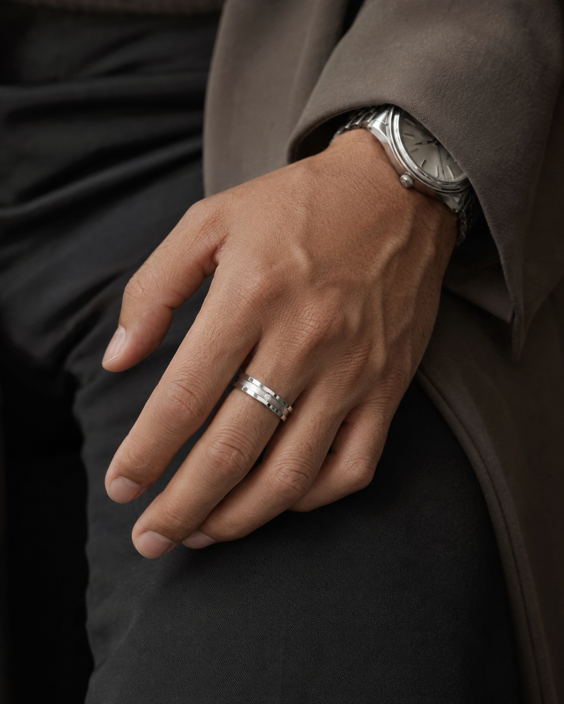Ezra Single Stone Band with Brushed Center