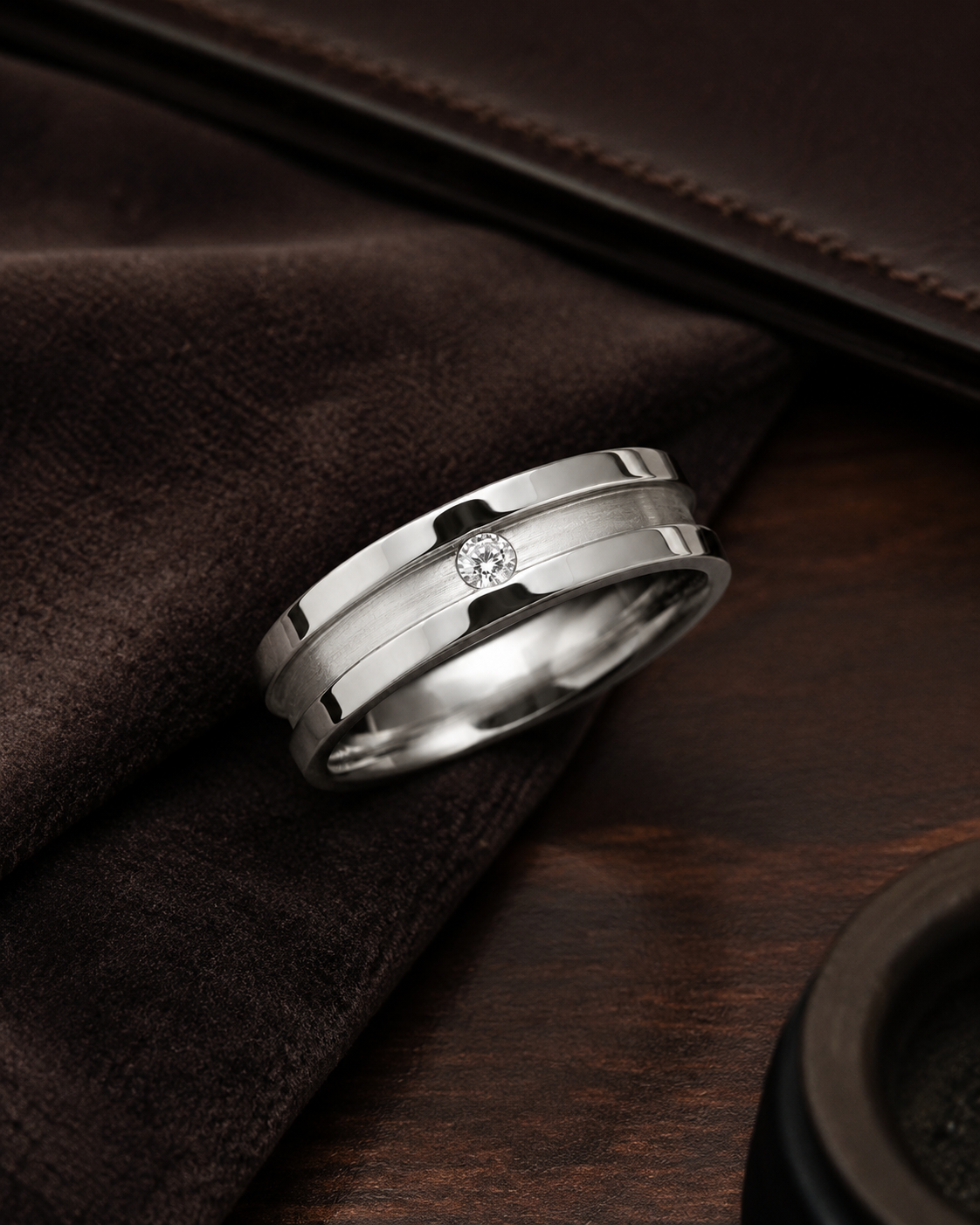 Ezra Single Stone Band with Brushed Center